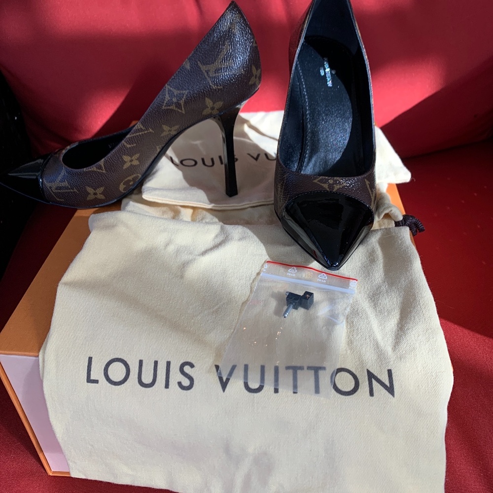 Louis Vuitton pumps